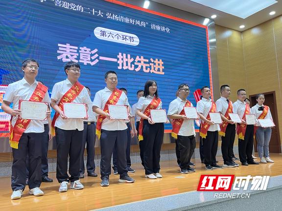 湘西州民族中学，湘西州民族中学历届校长（湘西州民族中学举行庆祝第38个教师节暨）