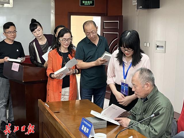 梁晓声作者简介，作家梁晓声生于哪一年（梁晓声：父母是最朴素的人文）