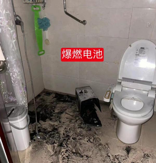 男子手机爆炸被烧伤，网购移动电源突然爆炸