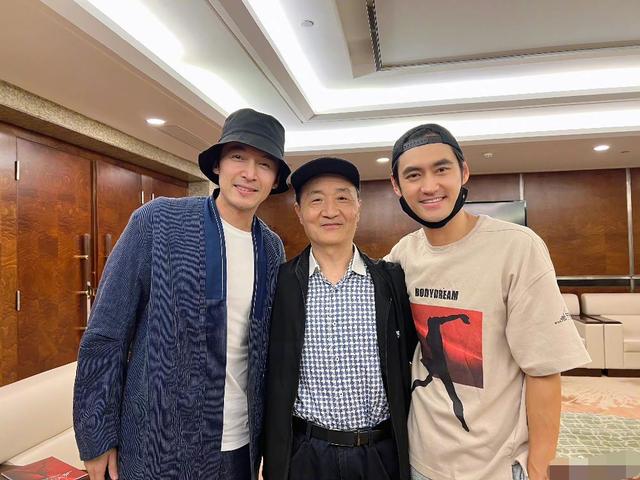 袁弘胡歌最近，唐嫣、袁弘恭喜胡歌