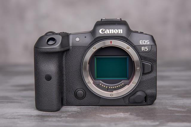 入门级的微单相机哪个好，佳能全画幅微单应该如何选择