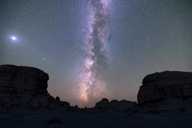 入门级的微单相机哪个好，佳能全画幅微单应该如何选择