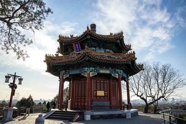 入门级的微单相机哪个好，佳能全画幅微单应该如何选择