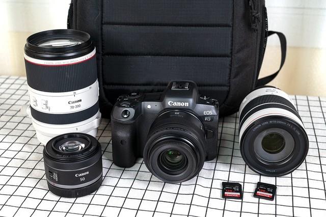 入门级的微单相机哪个好，佳能全画幅微单应该如何选择