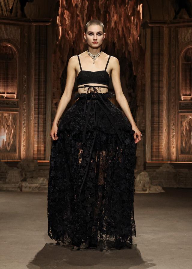 迪奥经典之作服装图，<迪奥>2007秋冬高定系列