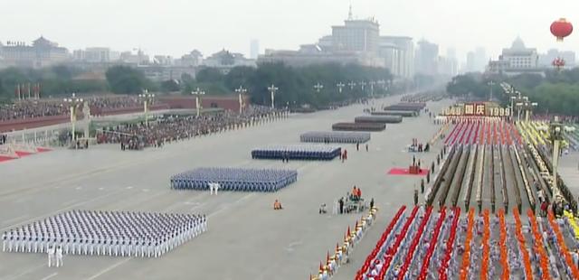 重看国庆阅兵全过程，重温15次国庆阅兵珍贵画面