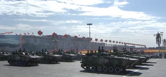 重看国庆阅兵全过程，重温15次国庆阅兵珍贵画面