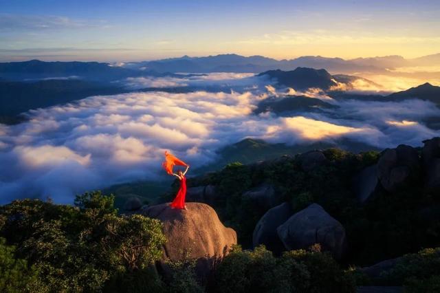 灵山旅游景点攻略大全，寻找天空之镜中另一个自己