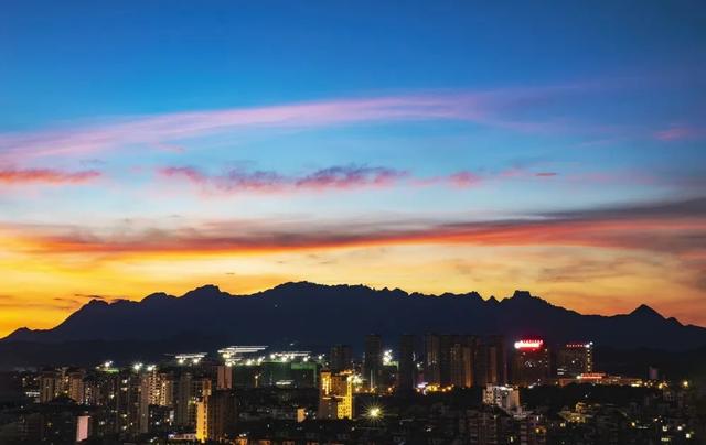 灵山旅游景点攻略大全，寻找天空之镜中另一个自己