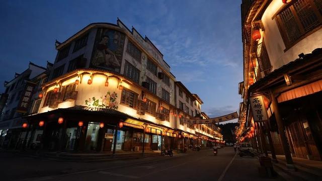 灵山旅游景点攻略大全，寻找天空之镜中另一个自己