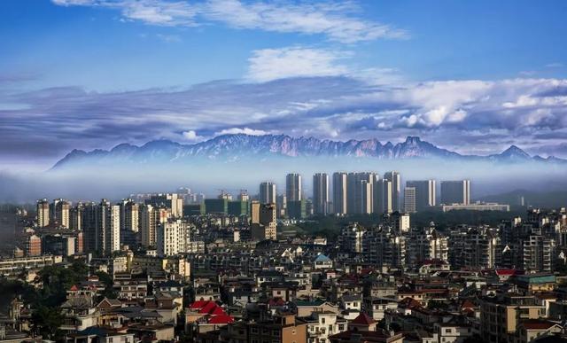 灵山旅游景点攻略大全，寻找天空之镜中另一个自己