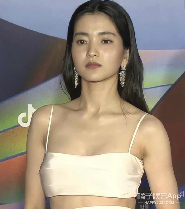 韩国红毯女明星有多敢穿，韩国红毯穿搭过于朴素