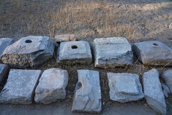 圆明园遗址现状，已将攀爬遗址文物人员列入不受欢迎名单