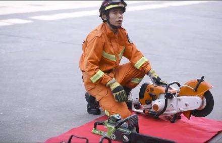 近年来消防员的事迹，一起来看消防员的故事→