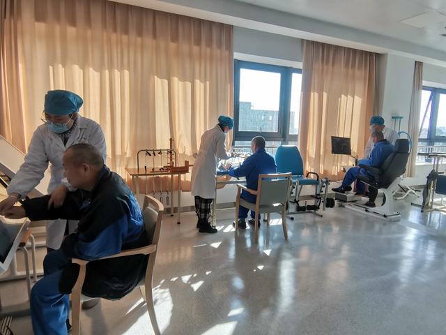 十项民生实事顺应百姓期盼，区政府主要负责同志调研为民办“十件实事”项目建设情况
