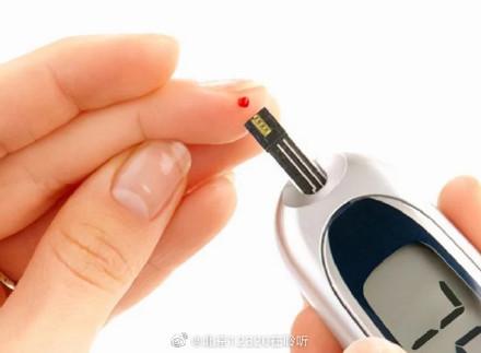 侧糖尿病试纸(糖尿病试纸使用方法)