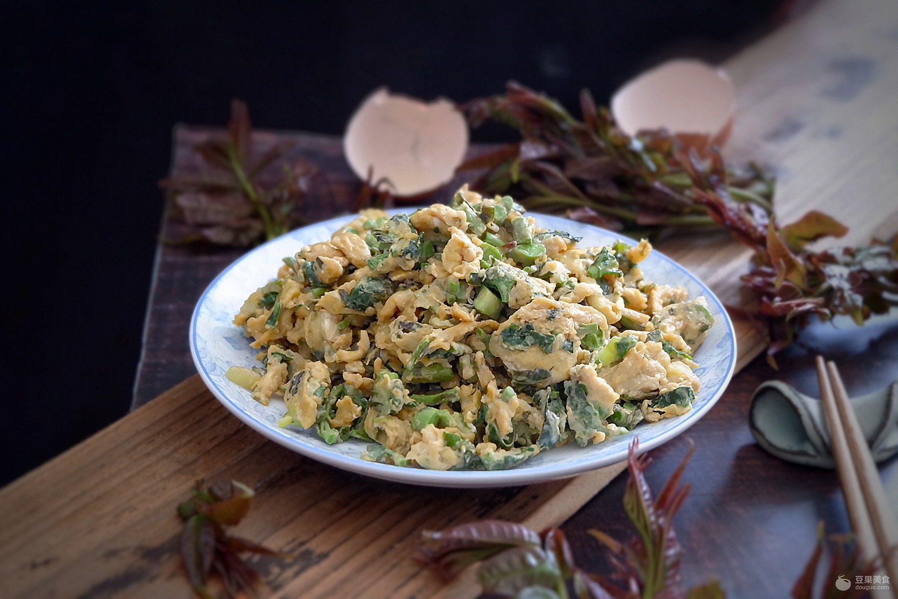 香椿芽炒鸡蛋(新鲜香椿芽炒鸡蛋的做法)