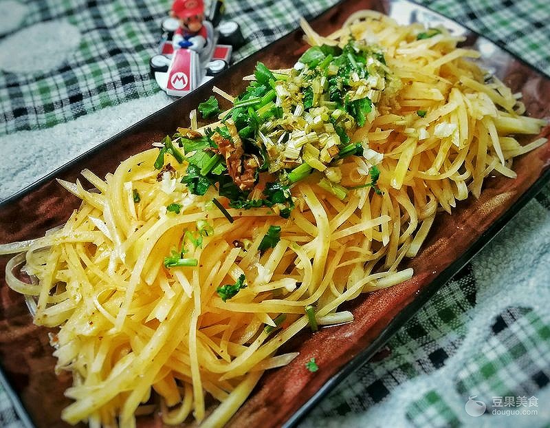 炝拌土豆丝的做法(酸甜拌土豆丝的家常做法)