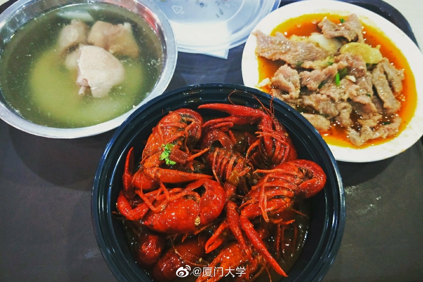 厦门大学食堂有多好？中式大厨做盘菜6元，米饭免费10年，值了