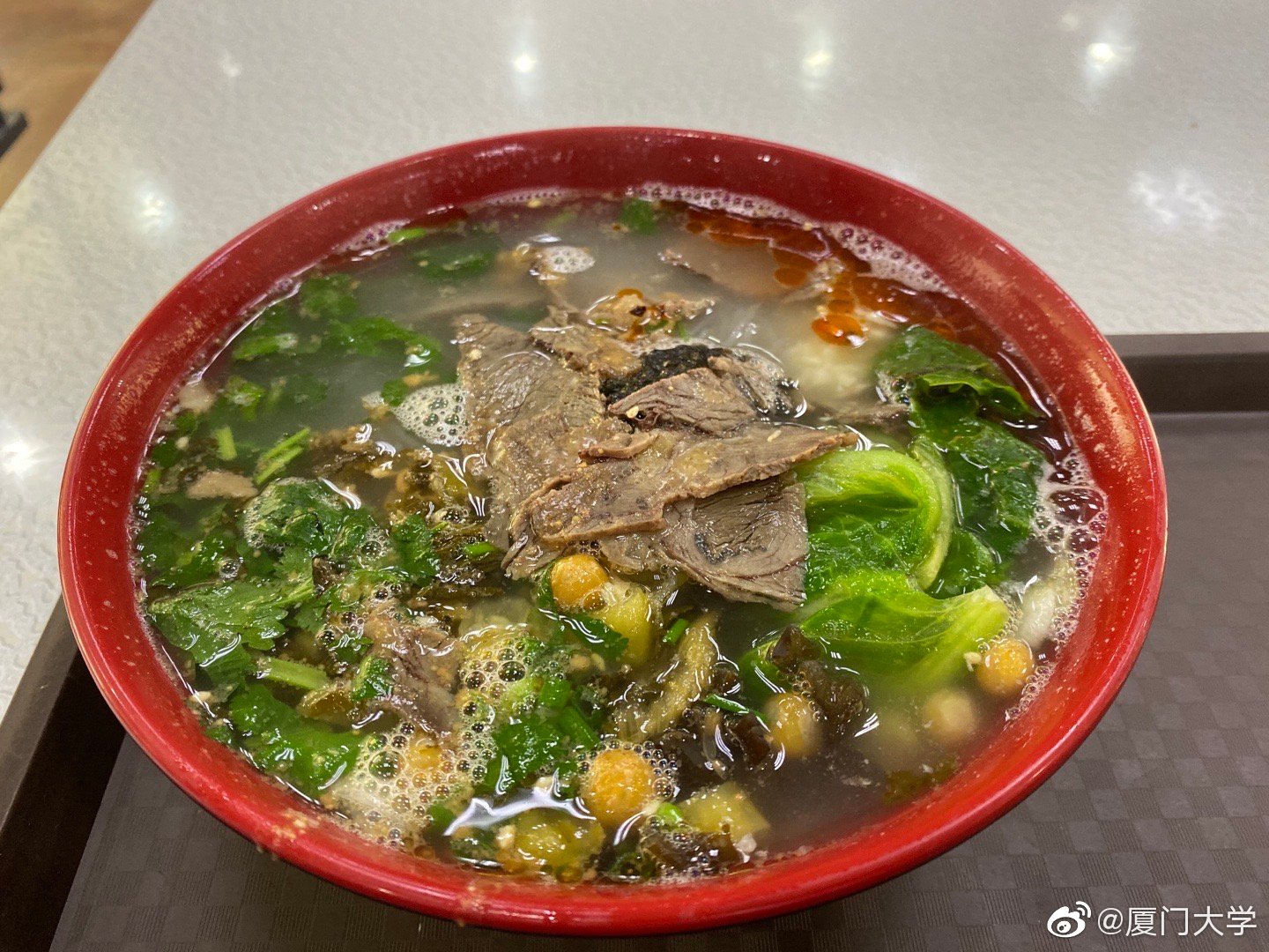 厦门大学食堂有多好？中式大厨做盘菜6元，米饭免费10年，值了