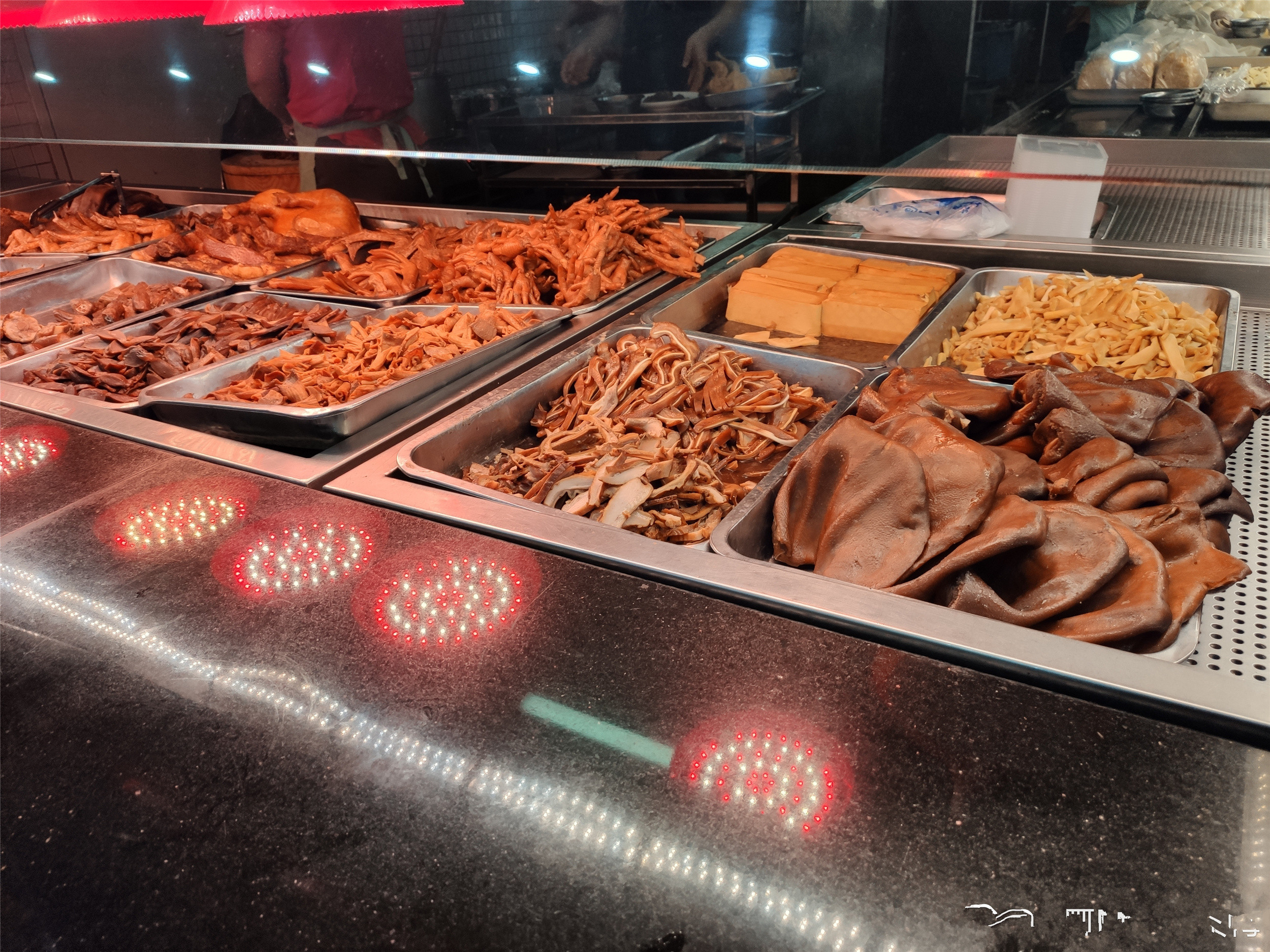 厦门大学食堂有多好？中式大厨做盘菜6元，米饭免费10年，值了