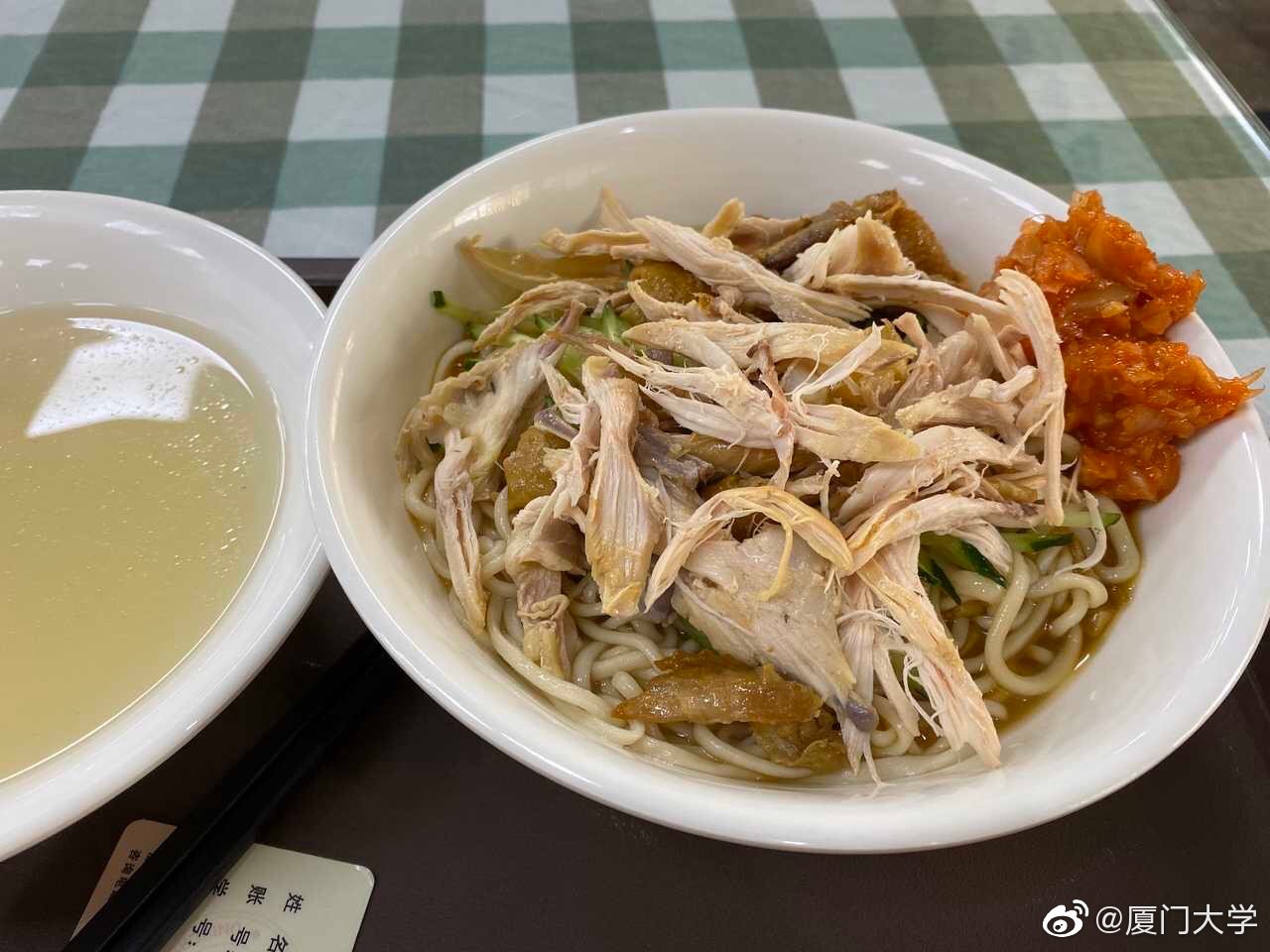 厦门大学食堂有多好？中式大厨做盘菜6元，米饭免费10年，值了