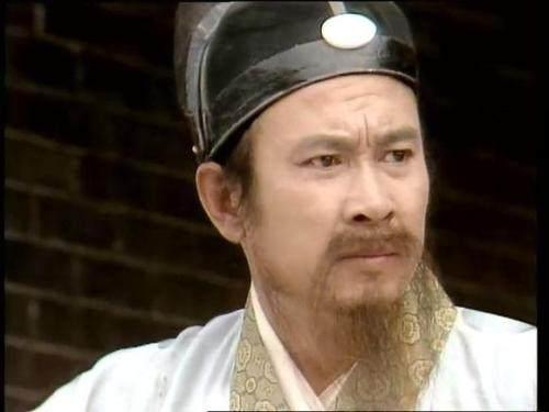 出淤泥而不染下一句 夸一个人出淤泥而不染