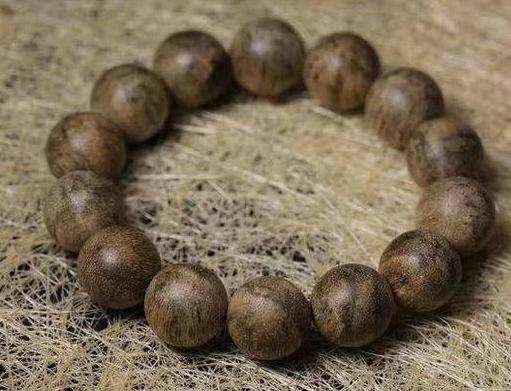沉香手串如何保养 盘手串正确手势