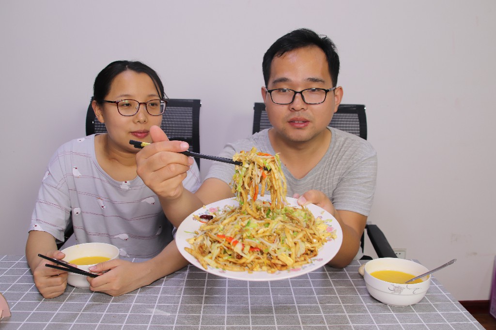 炒饼丝的家常做法 最简单的炒饼丝方法