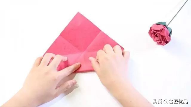 玫瑰折纸（折纸大全：玫瑰花的几个制作教程，老师和同学们都说太美了）