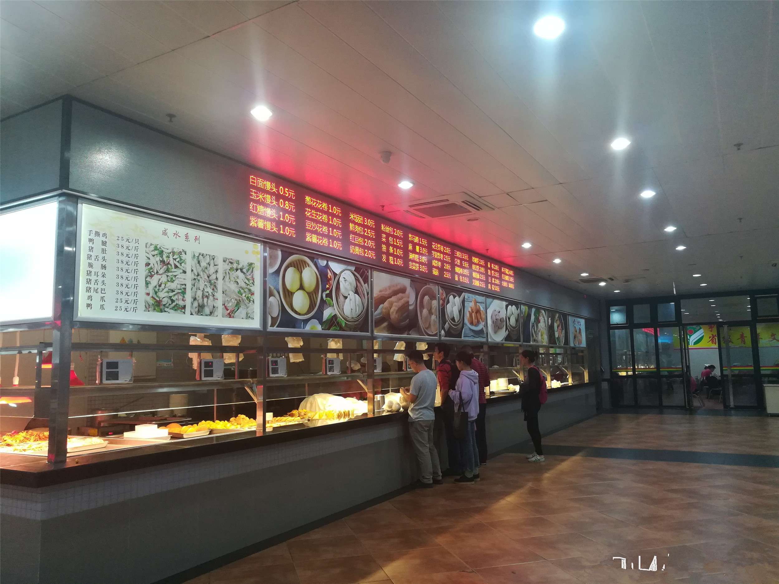 厦门大学食堂有多好？中式大厨做盘菜6元，米饭免费10年，值了