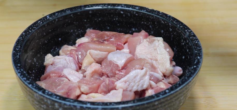 土豆炖鸡块的家常做法 红烧鸡块炖土豆