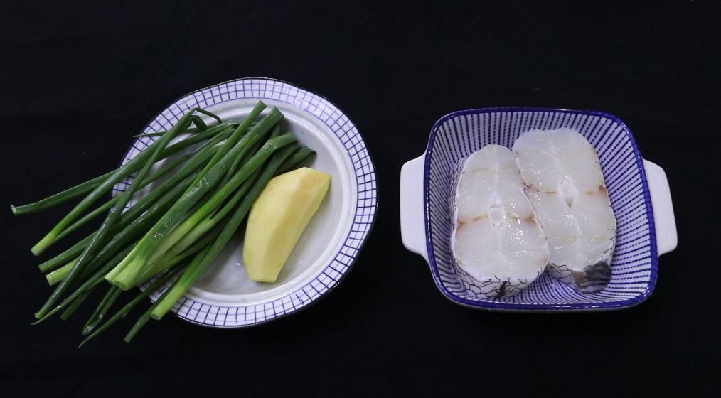 雪鱼肉怎么做好吃（教你葱油鳕鱼肉嫩且不腥的简单做法）