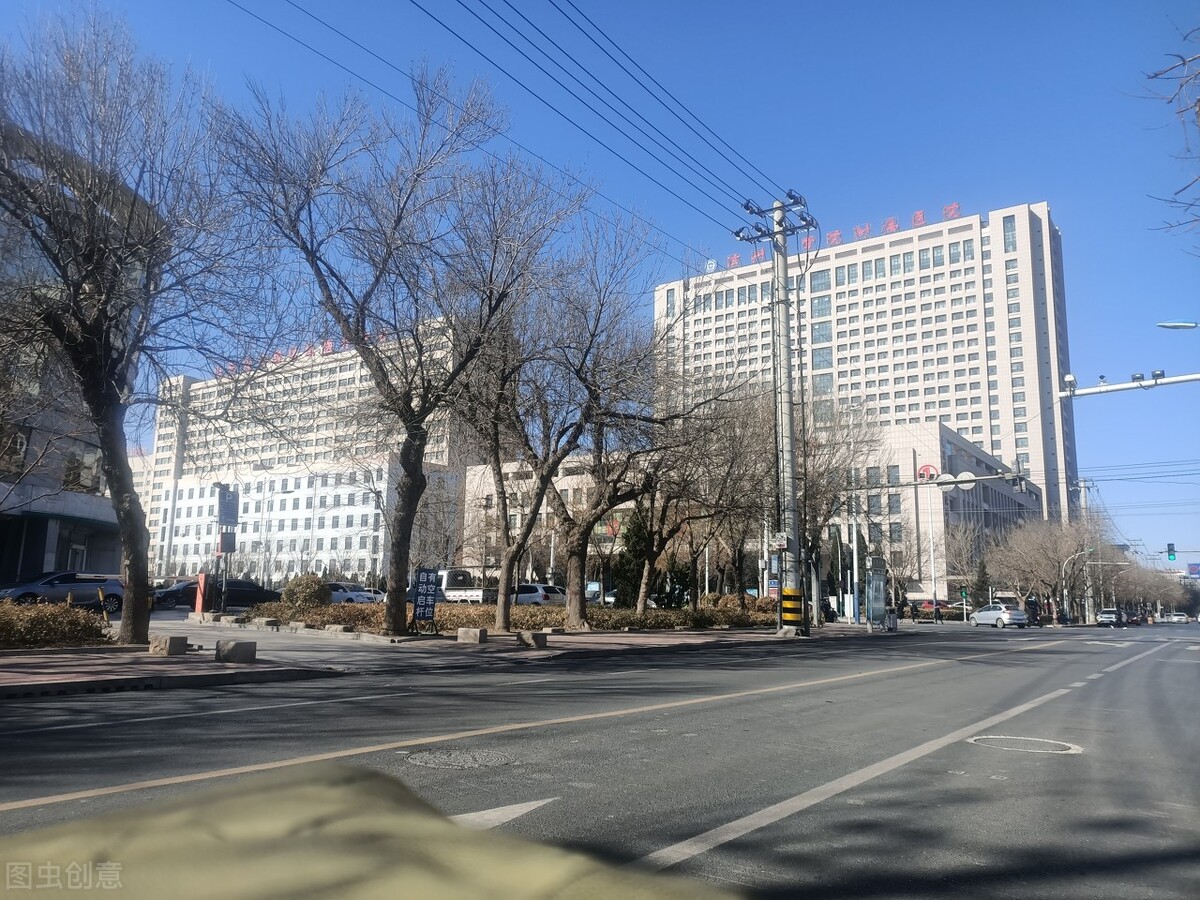 中国人民解放军第二军医大学 第二军医大学穿军装吗