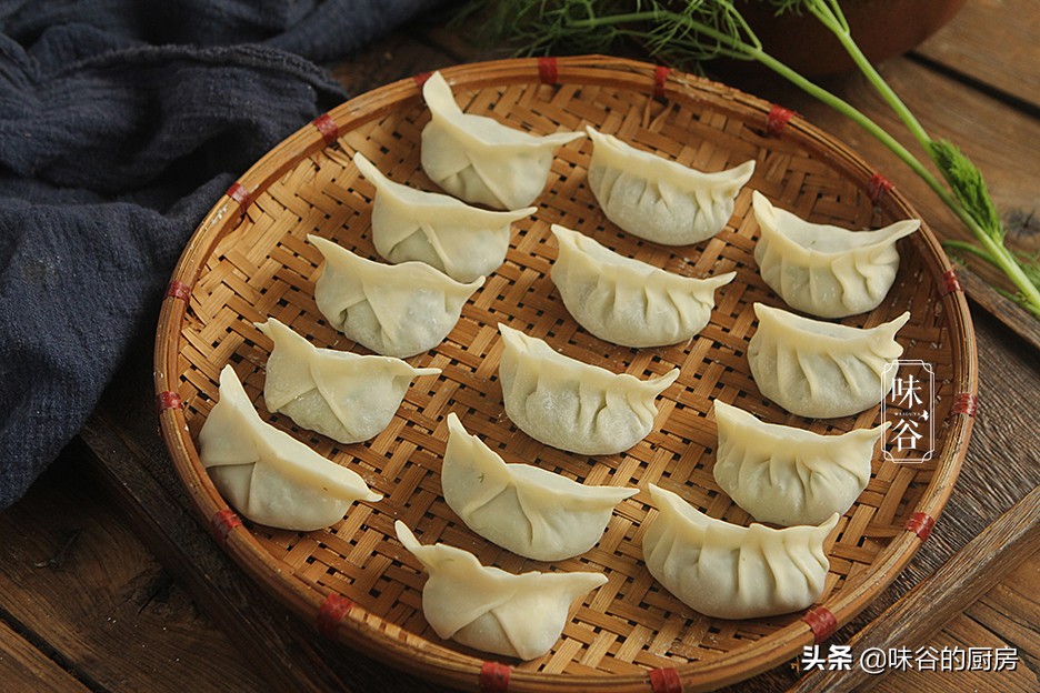 包饺子馅怎么调才好吃（3步教你调出鲜嫩多汁的饺子馅）