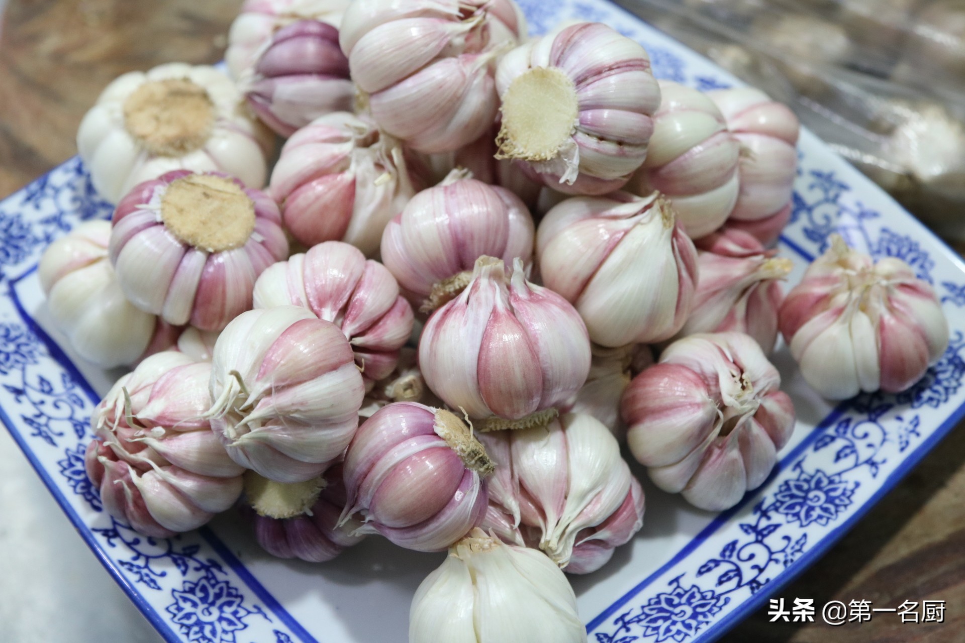 正宗糖蒜的腌制方法 腌糖蒜的配方比例10斤