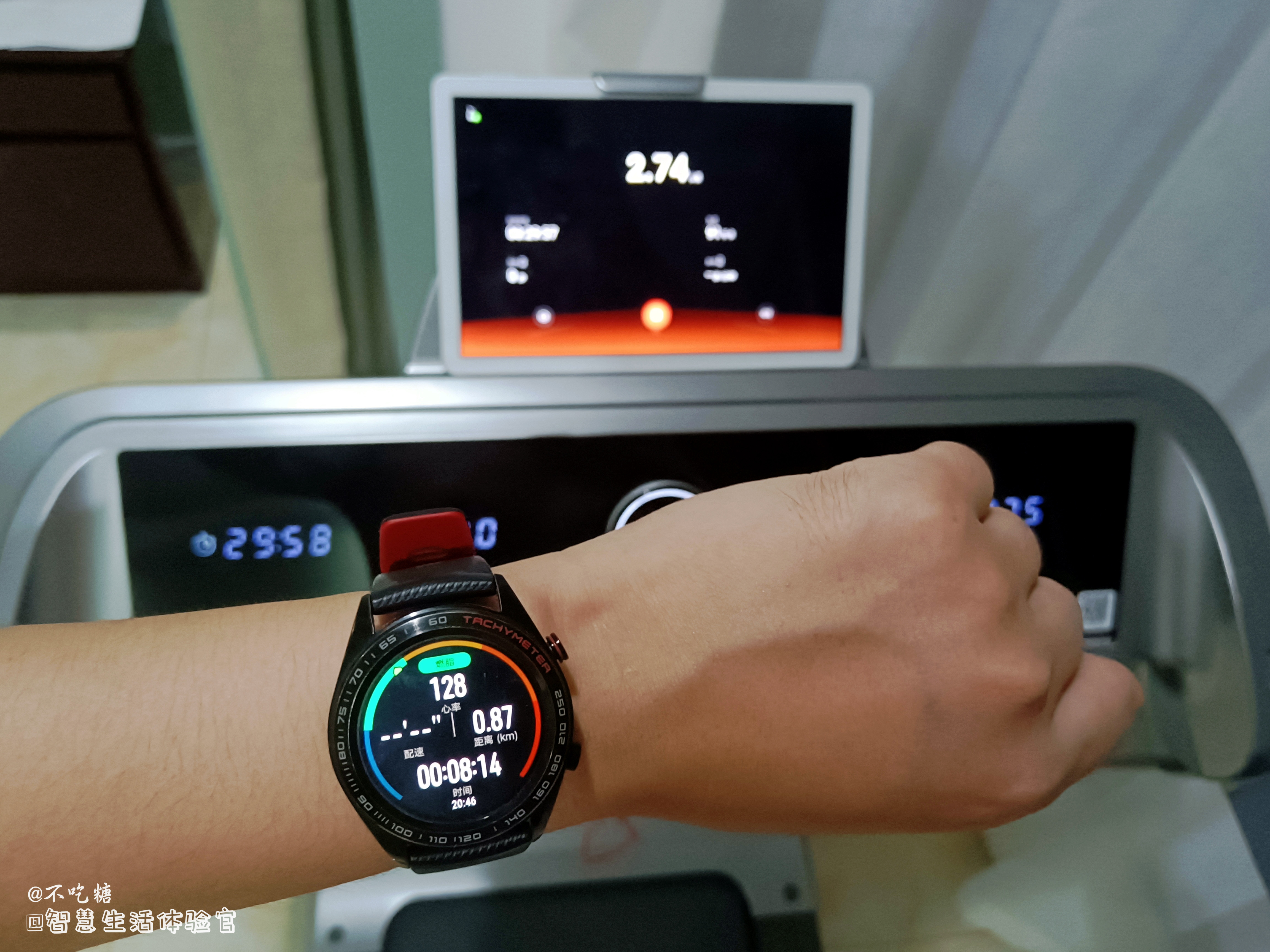 跑步机多钱1799史低价入手荣耀亲选智能跑步机h1