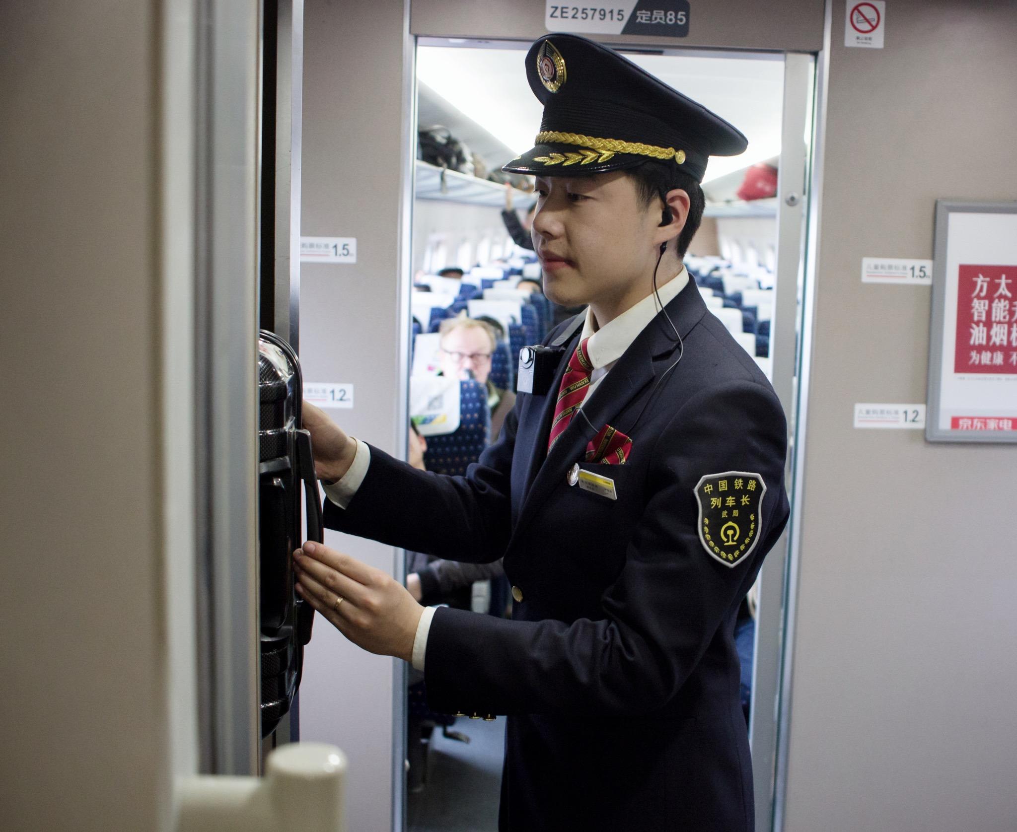 大学生礼仪论文列车长应该具备的礼仪有哪些