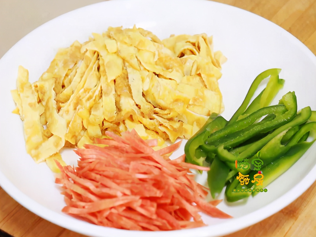 金针菜的做法大全家常做法（黄花菜这样做鲜嫩脆爽还下饭）