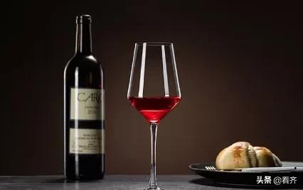 开红酒没有开瓶器怎么办 塑料开红酒视频教程