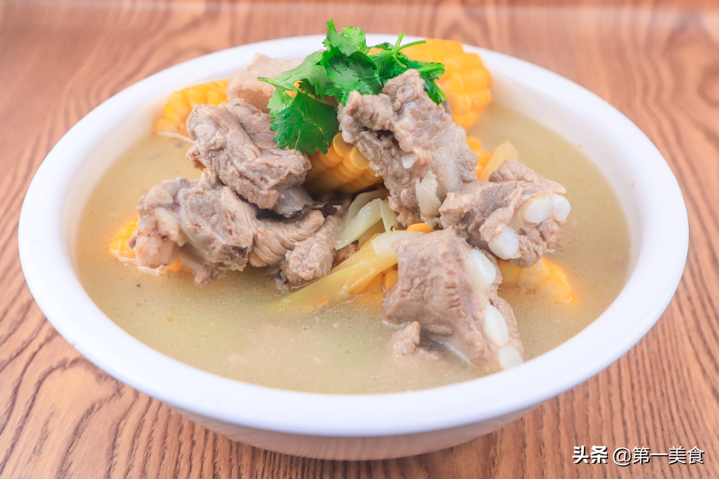 排骨玉米汤的做法(排骨玉米胡萝卜汤的做法)