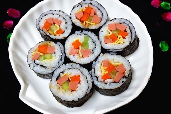 寿司的米饭应该用什么米（寿司的做法与材料）