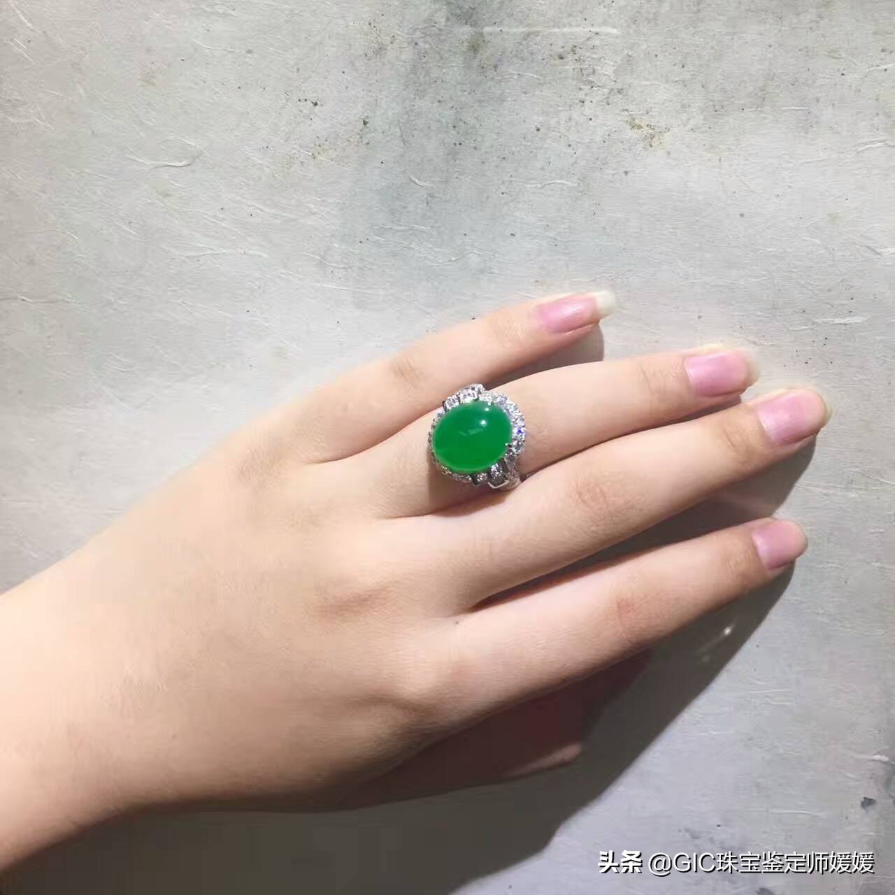 手指戴戒指的含义(十个手指戒指的戴法意义)