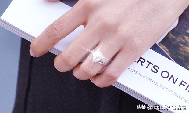 手指戴戒指的含义 女生手指戴戒指的含义