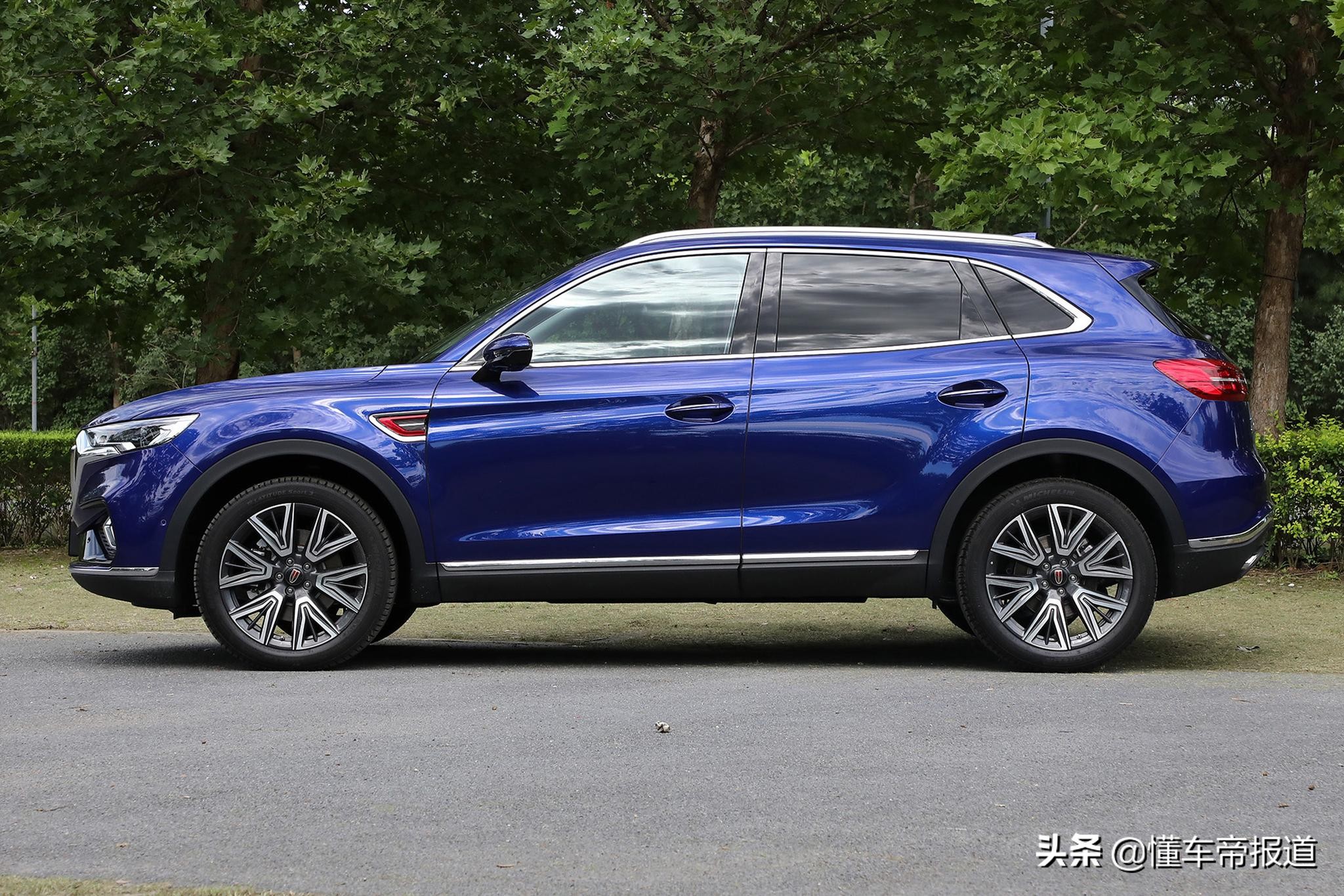 2022款红旗hs5中低配取消无线充电,18.38万元起