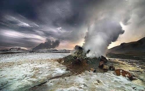 直到后来,人们才渐渐得知,原来是因为死亡谷的谷中有含硫的岩层,由于