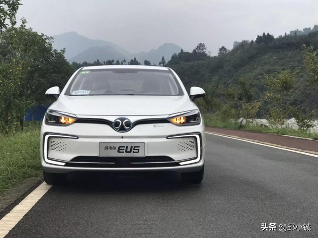 月销1.8万辆，杀入销量前十，北汽新能源EU5凭啥成功？