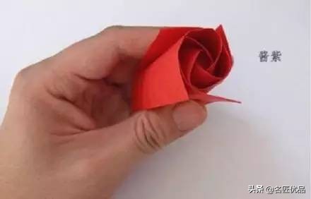 玫瑰折纸（折纸大全：玫瑰花的几个制作教程，老师和同学们都说太美了）
