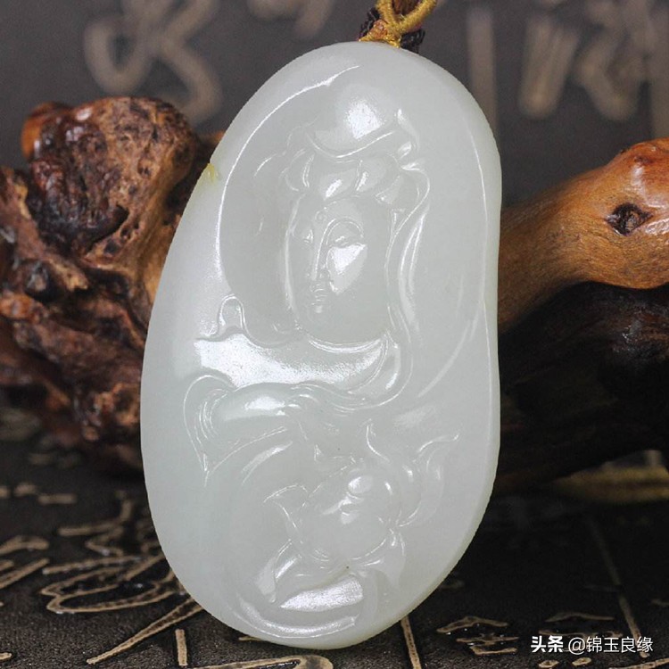 翡翠和玉有什么区别 翡翠和玉髓的区别