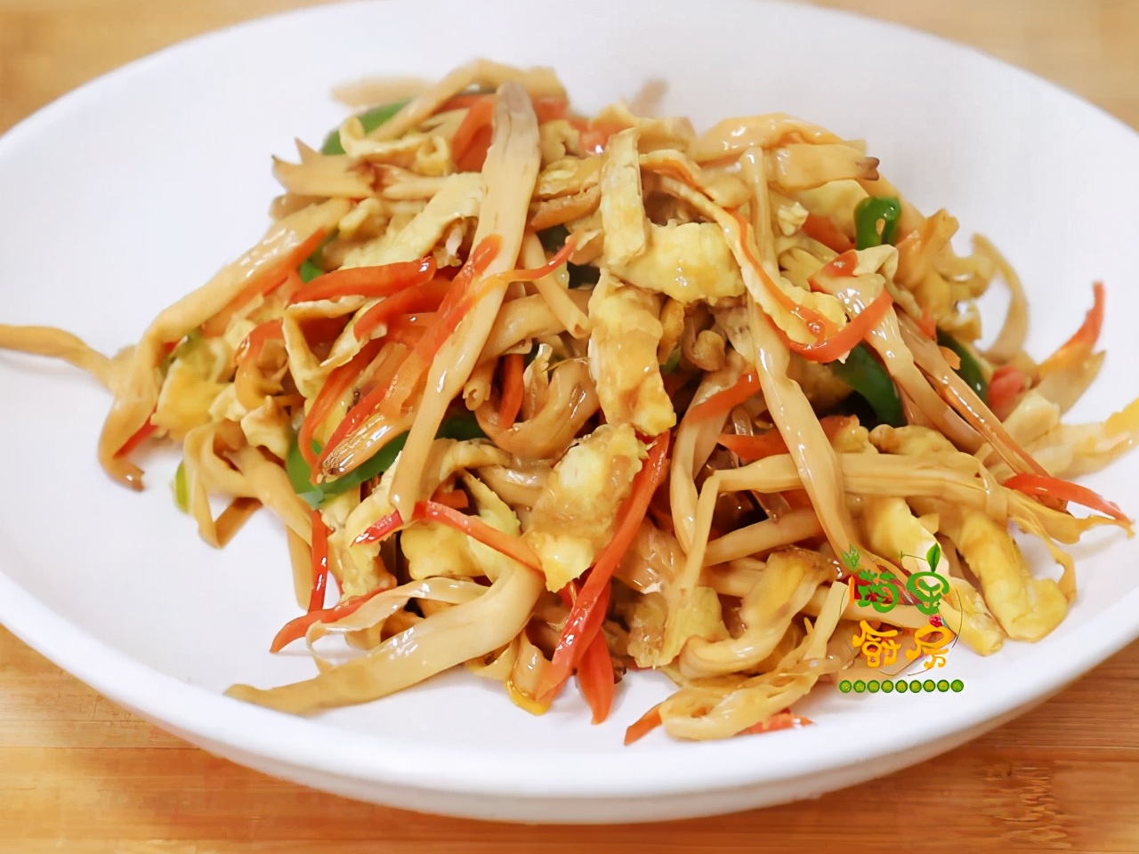 金针菜的做法大全家常做法（黄花菜这样做鲜嫩脆爽还下饭）